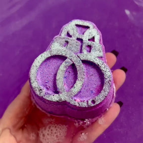 Bonnie & Clyde - Candle and Bath Bomb Set